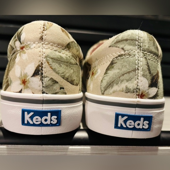 Keds Sneakers Women's 8½M Style#
WF64967 Jump Kick Slip Tropical Slip On Canvas - Picture 11 of 12